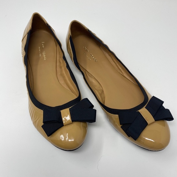 kate spade Shoes - Kate Spade never worn size 10 camel patent flats w grosgrain ribbon & bow